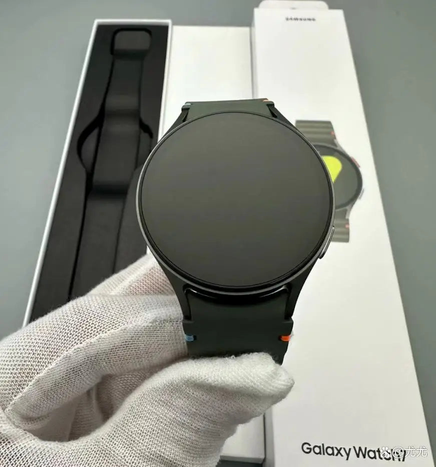 Samsung Galaxy Watch 7 40mm smartwatch with step and sleep tracker