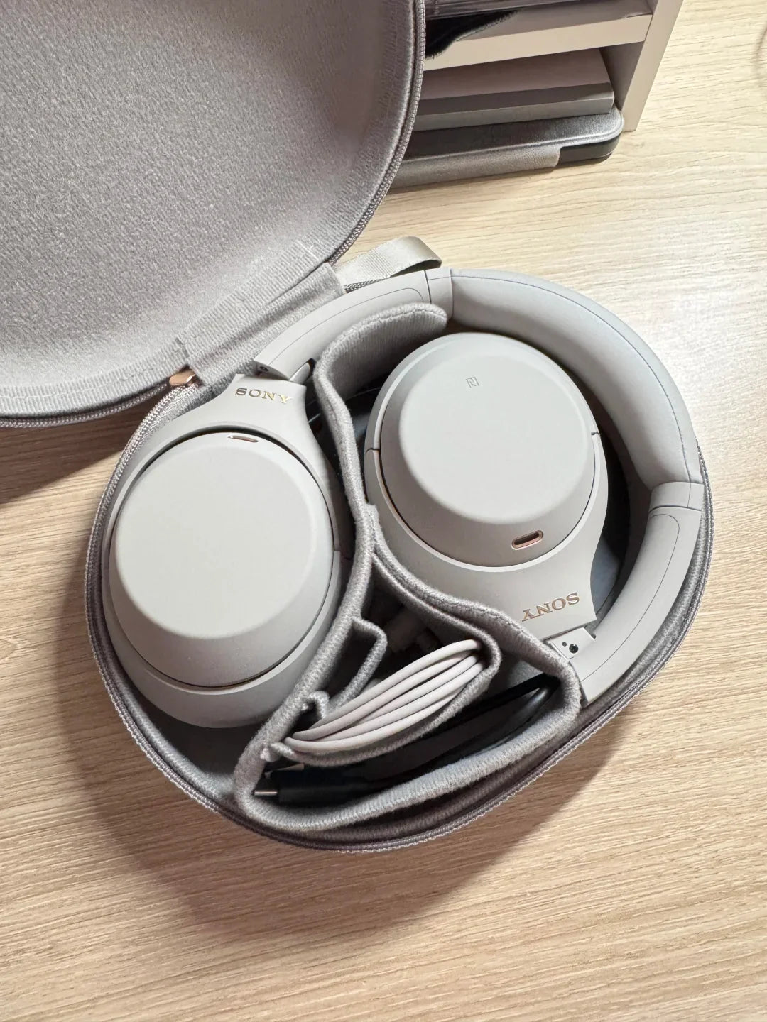 SONY WH-1000XM4 Wireless Noise Canceling Headphone Multi-point Bluetooth Connection Built-in microphone