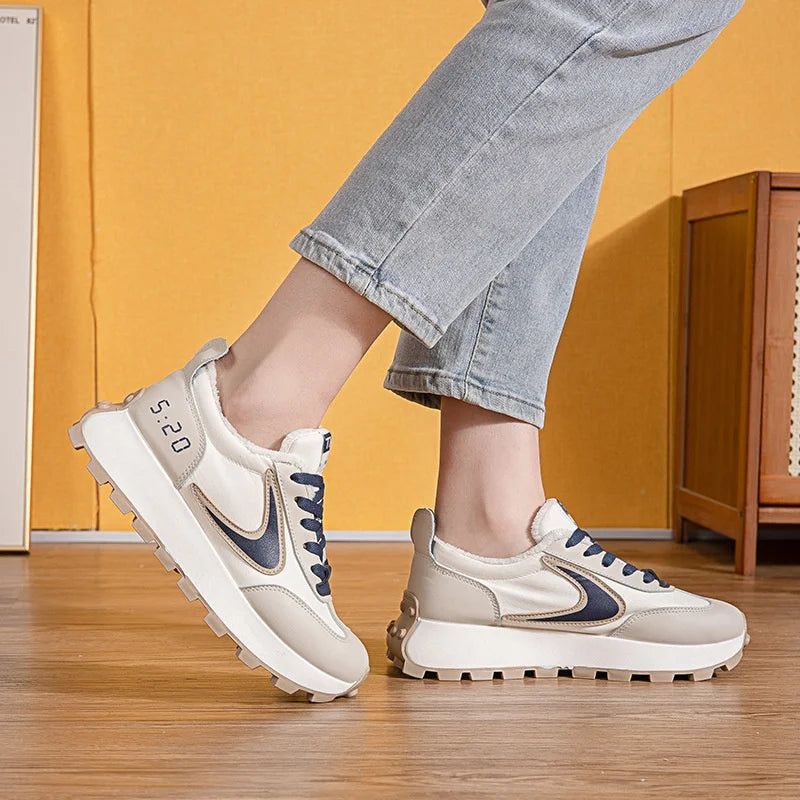 Women sport outdoors snekers