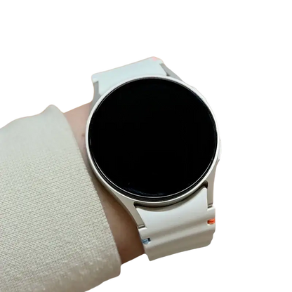 Samsung smartwatch with 2GB RAM and 32GB ROM storage